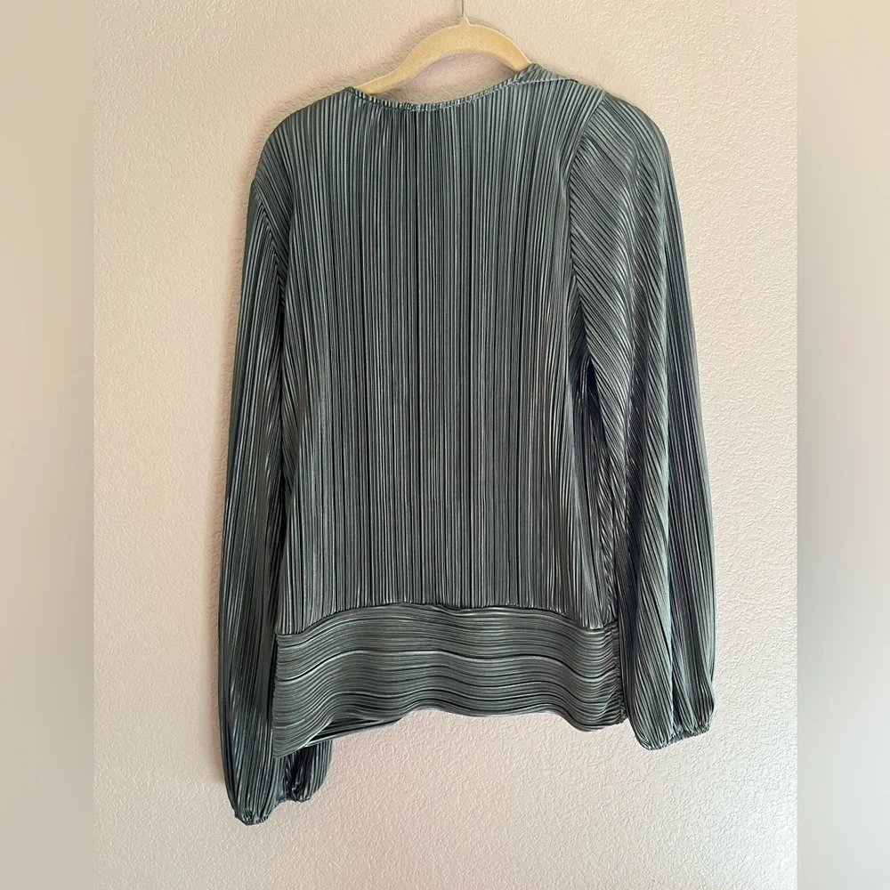 NWT Daytrip Blouse - Picture 2 of 6